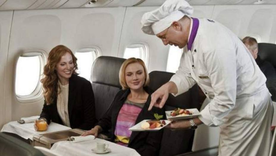 La ciencia te explica por qué la comida del avión sabe diferente