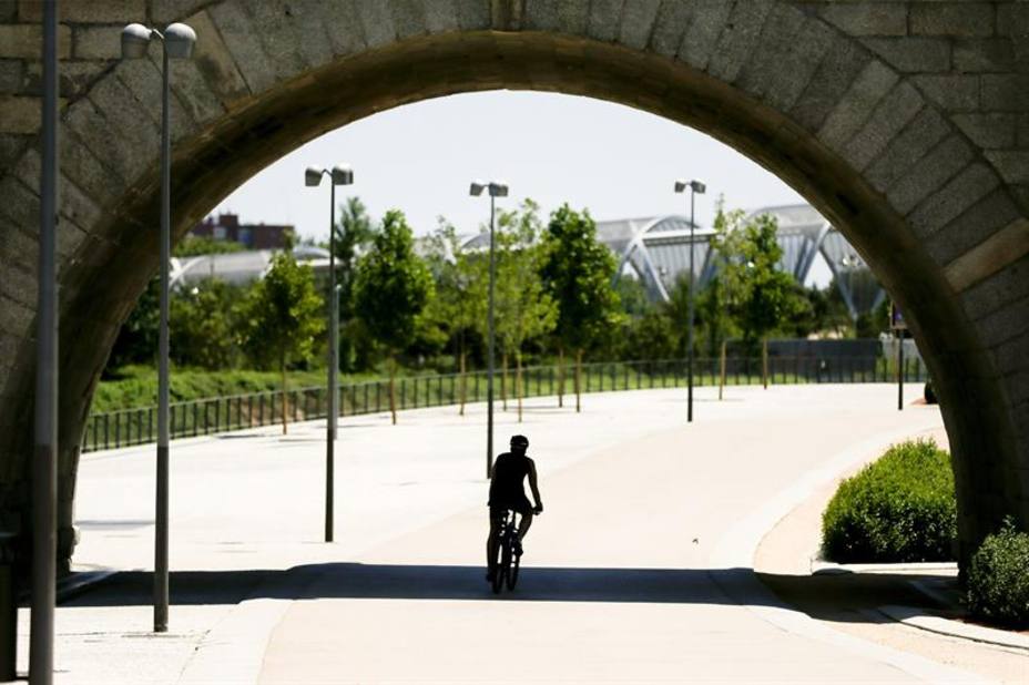 Carmena prohibirá circular en bici por Madrid Río a más de 10km/hora
