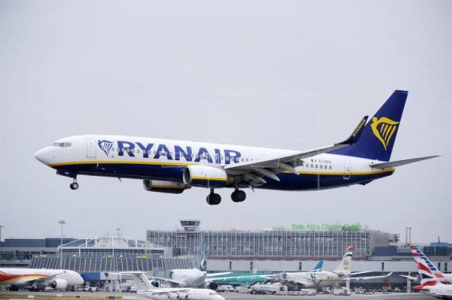 ¿Cuánto tengo que pagar a partir de ahora por mi maleta de mano si viajo con Ryanair?