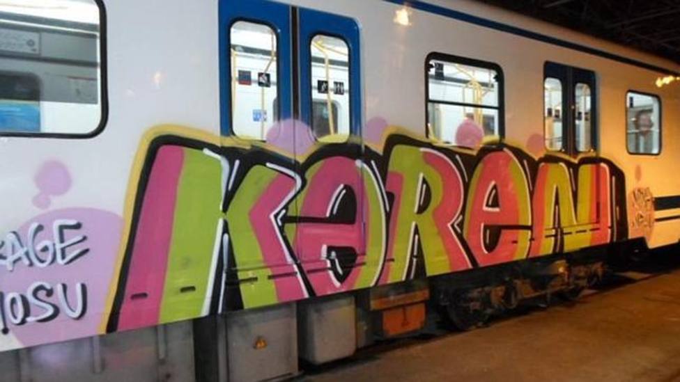 Pintadas en un vagón del Metro de Madrid. Foto ABC