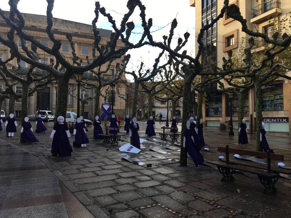 Escenografía de Antígona en la plaza de las mujeres con motivo del día contra la violencia machista