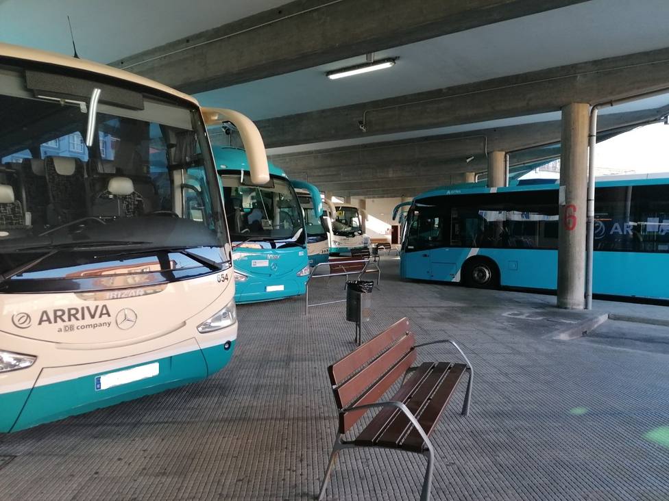 Zona de andendes vacíos en la Estación de Autobuses de Ferrol