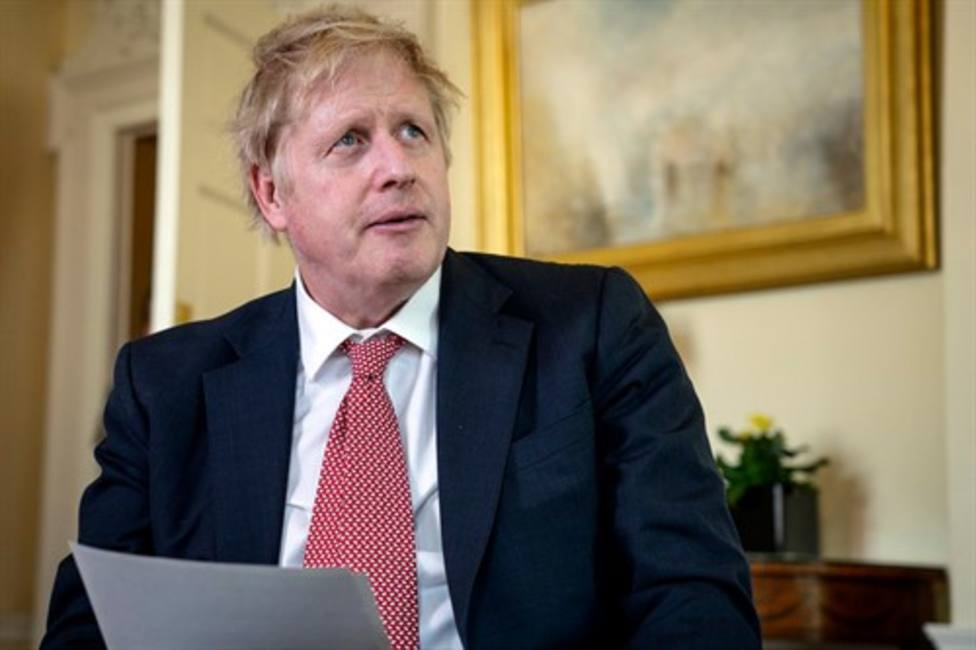 Boris Johnson dio negativo por coronavirus antes de abandonar el hospital