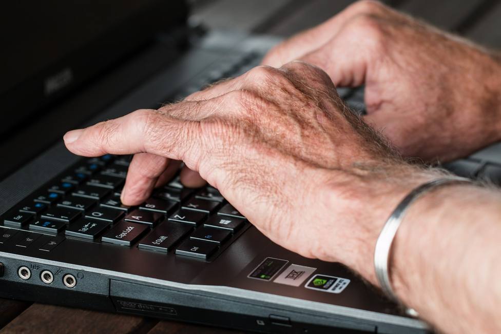 Los mayores de 50 años podrán adquirir competencias informáticas en este curso
