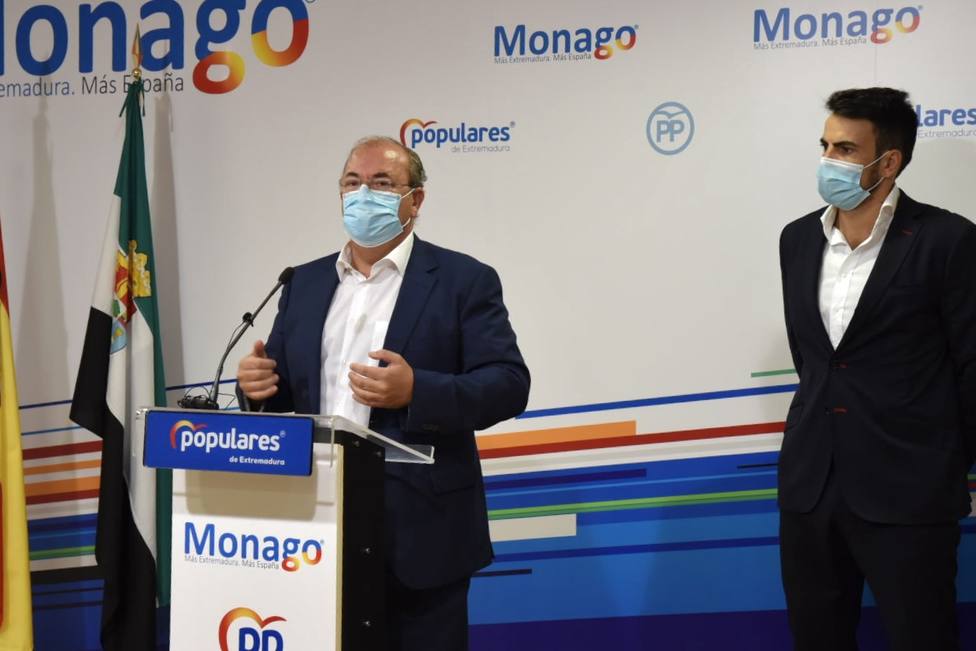 José A. Monago en rueda de prensa junto al líder de Cs Extremadura David Salazar
