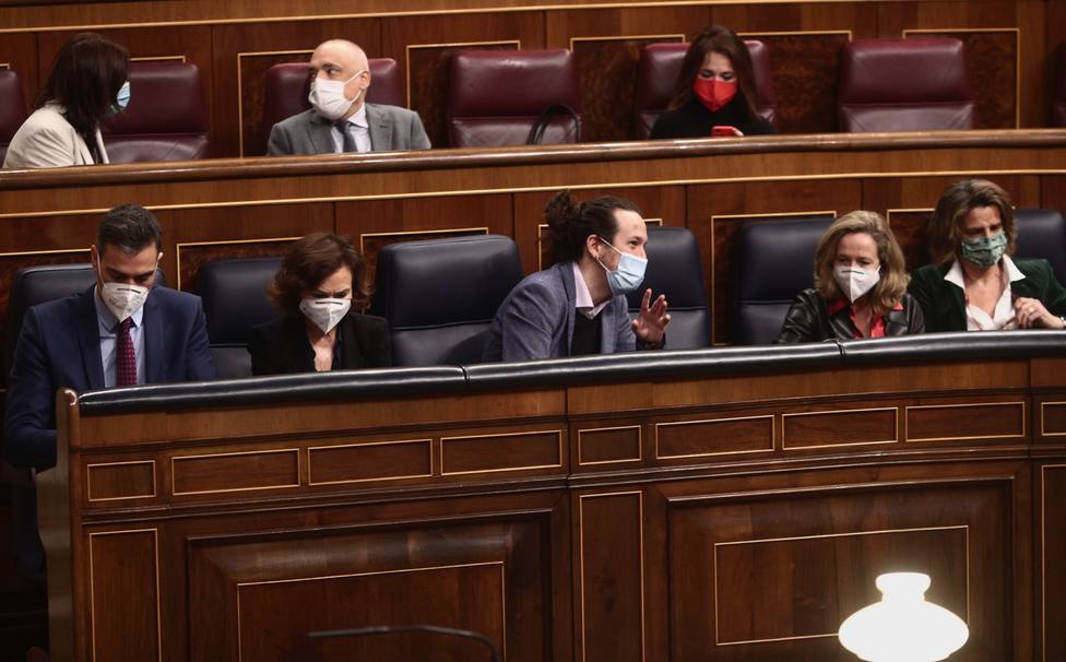 El Gobierno rebate a Iglesias y asegura que Puigdemont no es equiparable a los exiliados por el franquismo