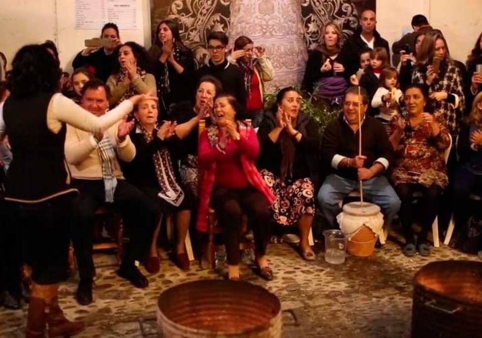 La Junta inicia los trámites para declarar la Zambomba de Jerez como Fiesta de Interés Turístico