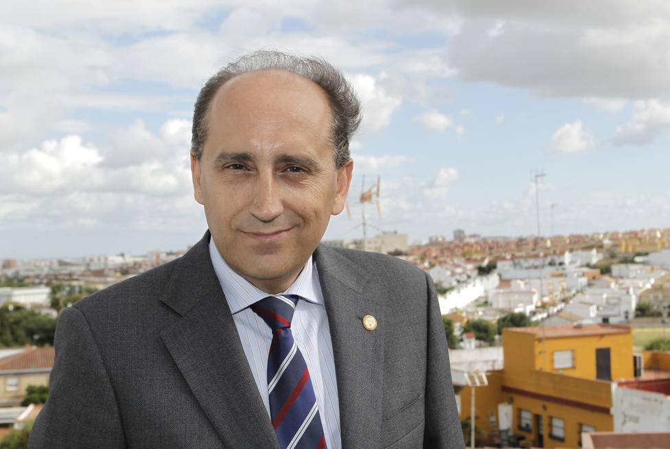 El exdiputado Luis Ángel Hierro, tercer candidato a las primarias del PSOE en Andalucía