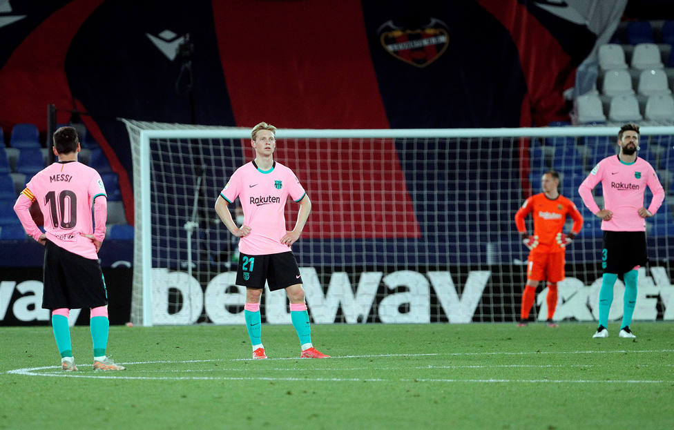 Messi, De Jong, Ter Stegen y Piqué, desolados tras empatar con el Levante (EFE)