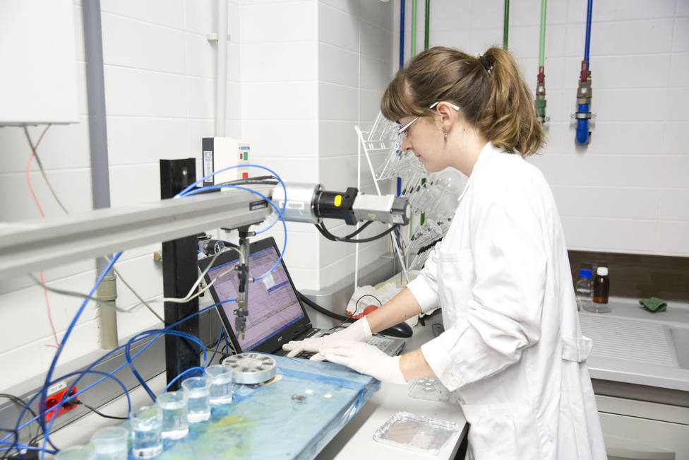 Laboratorio de investigaciÃ³n de dispositivos fotovoltaicos y optoelectrÃ³nicos