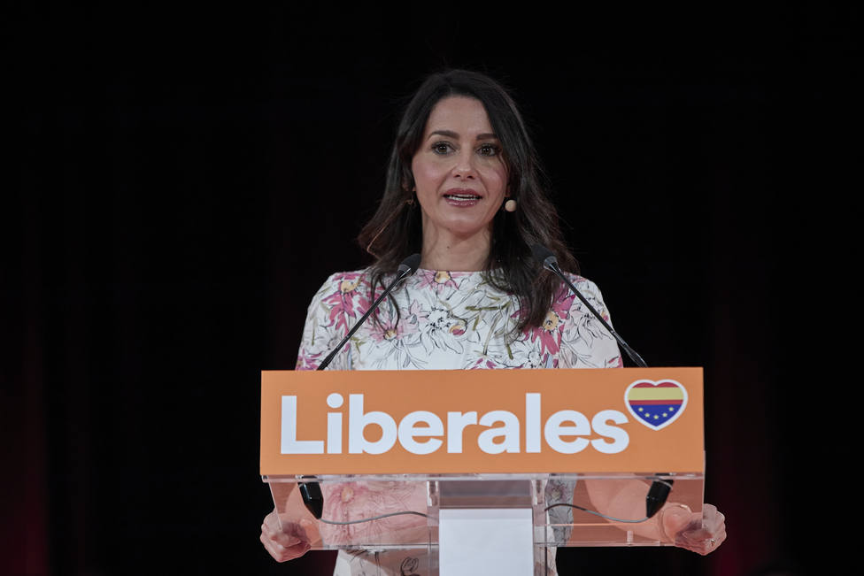 Ciudadanos se reafirma como el centro liberal y apela a los votantes del PP y del PSOE