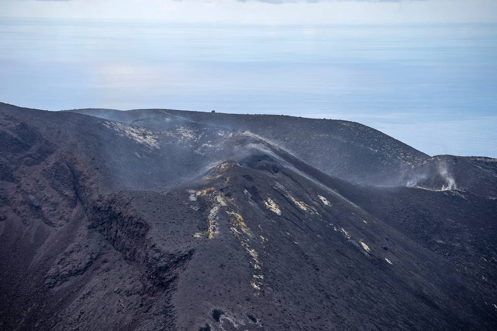 El volcán ofrece un día más de calma en su camino a la extinción