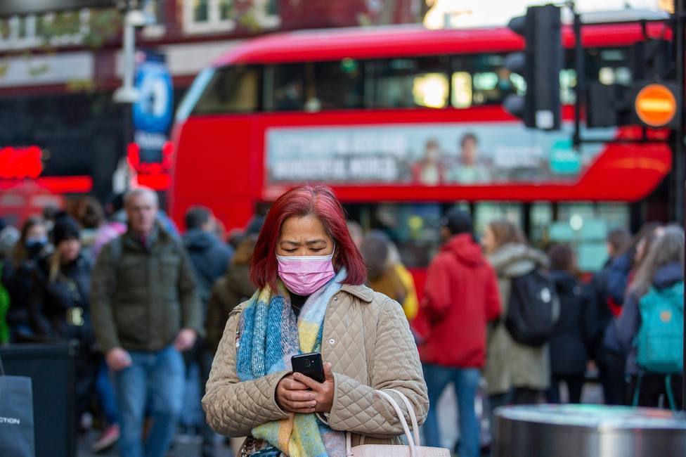 El Reino Unido marca un nuevo récord de casi 130.000 contagios en las últimas 24 horas