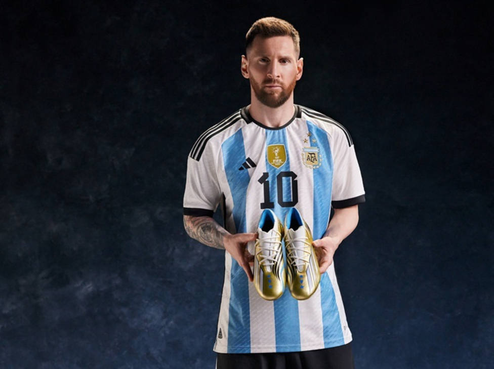 Leo Messi, recibe las botas especiales Leyenda, la victoria. EUROPA PRESS | ADIDAS