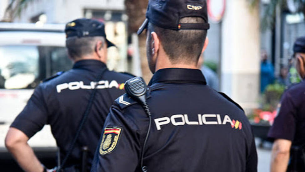 Un Policía Nacional salva a una mujer que se atragantó en un restaurante de Almuñécar