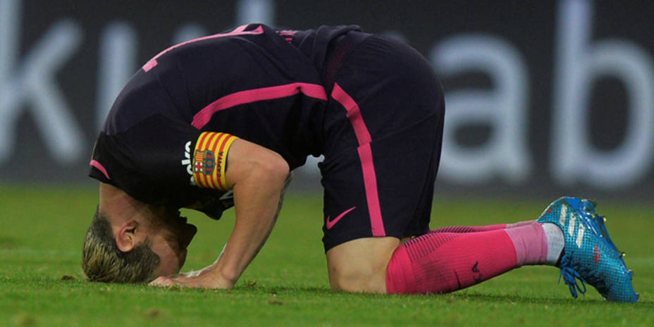 Leo Messi se duele de su lesión ante el Athletic (Reuters)
