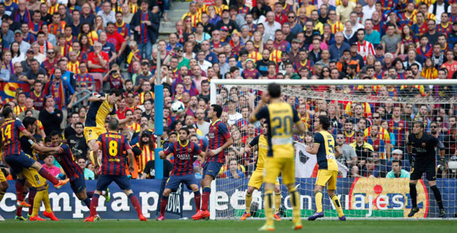 Cabezazo de Godín en el gol del empate (Reuters)