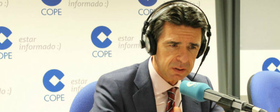 El Ministro de Industria José Manuel Soria en los estudios de la Cadena COPE