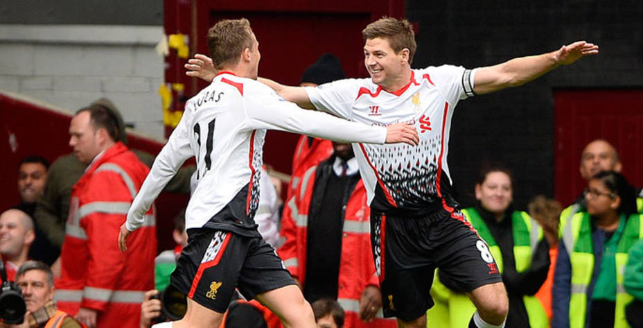 Gerrard le dio el triunfo al Liverpool (Reuters)