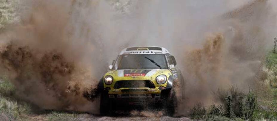 Nani Roma conduce el mini en la primera etapa del Dakar. (Reuters)