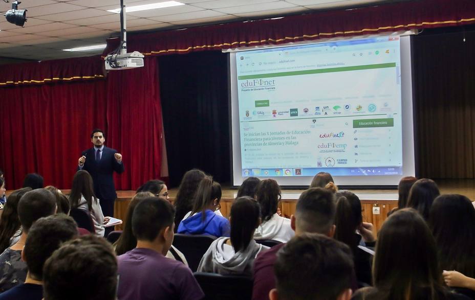 Unicaja inaugura en Málaga y Almería sus Jornadas de Educación Financiera para Jóvenes