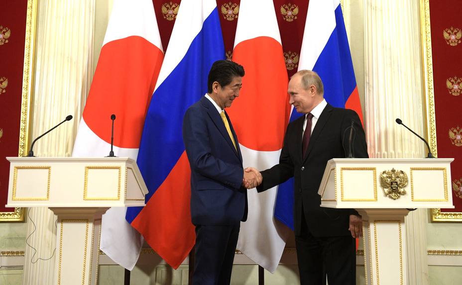 Abe y Putin ratifican su deseo de hallar una solución mutuamente aceptable para firmar la paz