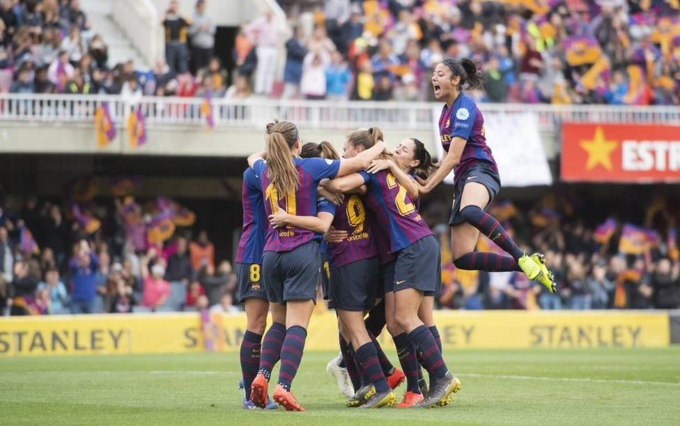 Varias jugadoras del FC Barcelona Femenino celebran un gol.