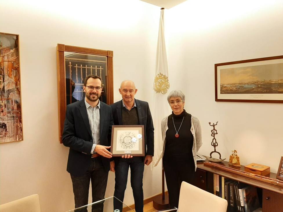 El Ayuntamiento de Maó recibe al presidente de La Protectora Menorquina-Casa Balear de Córdoba
