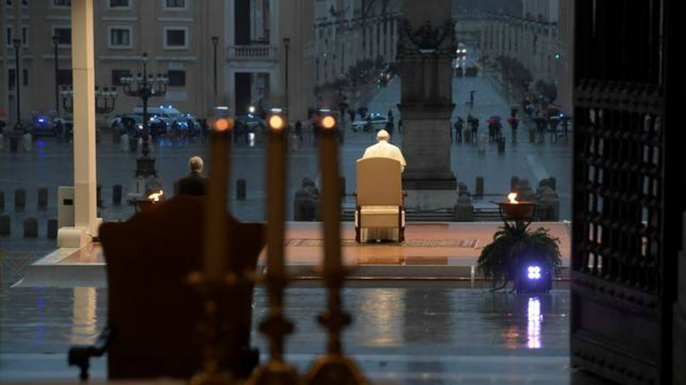 El Papa imparte un bendición Urbi et Orbi extraordinaria: Estamos todos en la misma barca