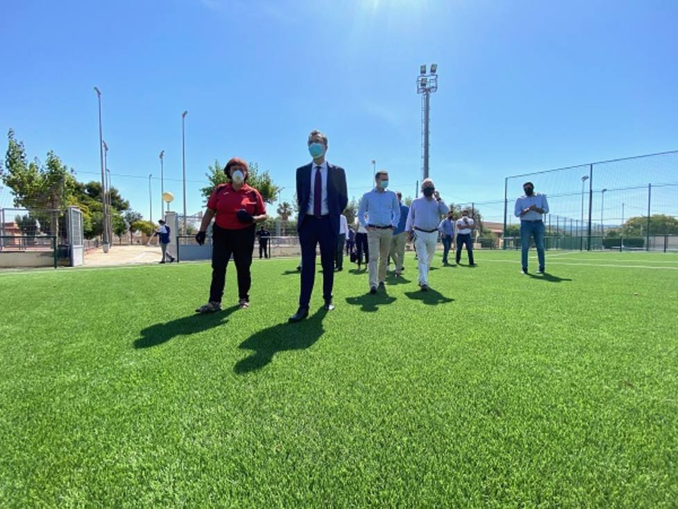 Guadalupe estrena campo de fútbol con nuevo césped artificial para los 250 jugadores de la Escuela municipal