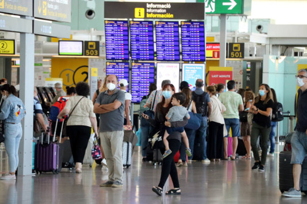 Pasajeros en el aeropuerto de El Prat, Barcelona