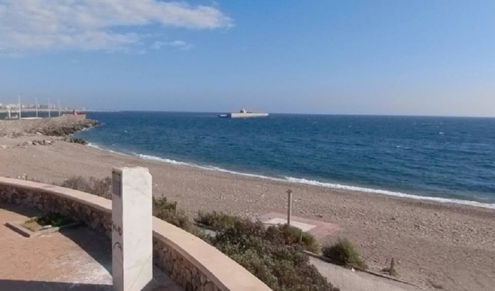 Encuentran el cadáver de un hombre en la playa de Las Olas en Almería
