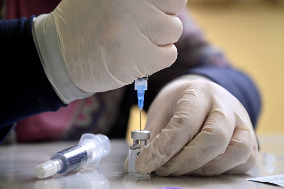 Un estudio en Israel apunta que la vacuna de Pfizer es efectiva al 85% con una sola dosis