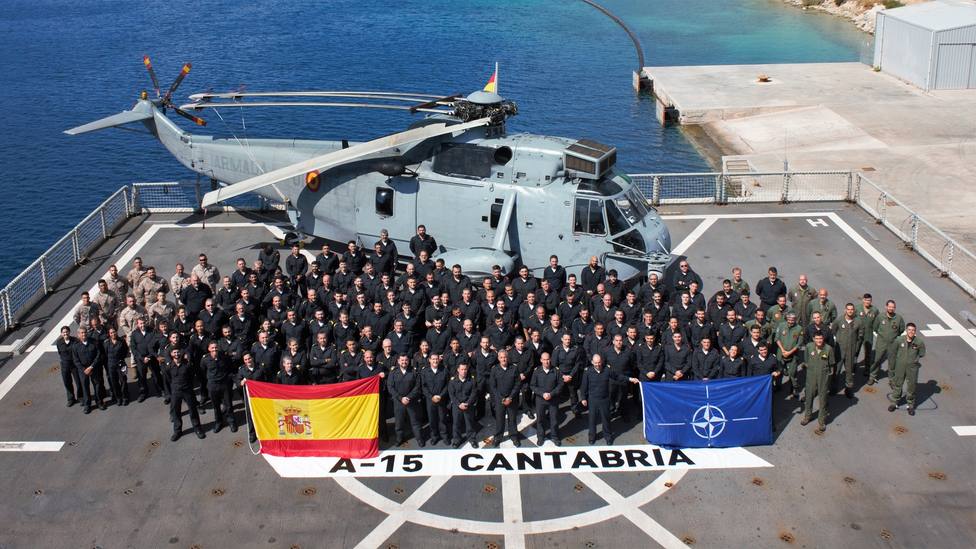 Dotación del buque Cantabria. FOTO: Armada