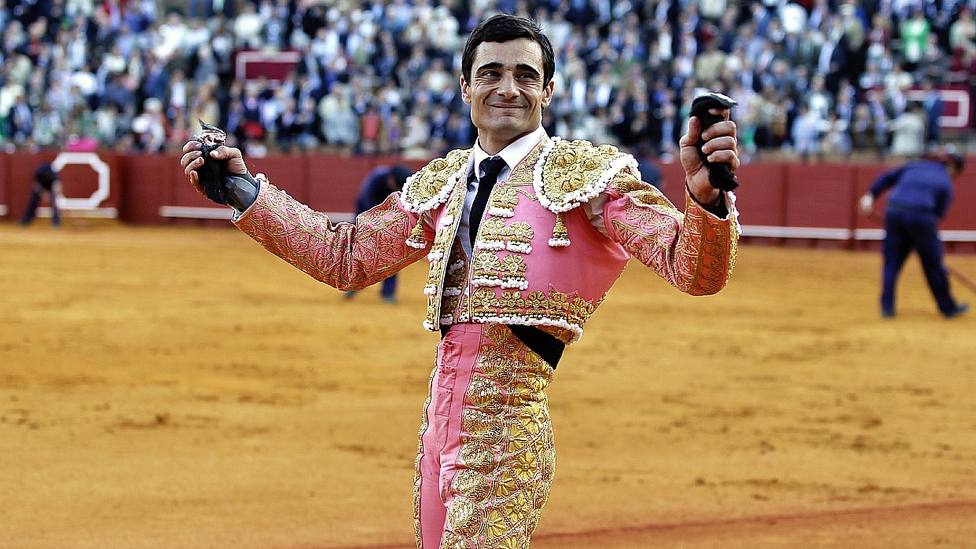 Paco Ureña, en una imagen de archivo, en la plaza de toros de Sevilla