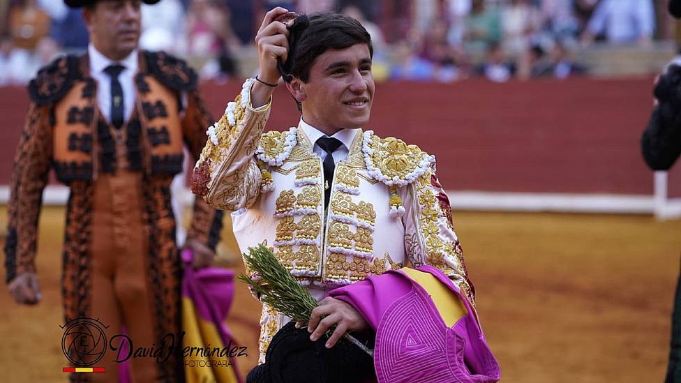 Marcos Linares, con la oreja cortada en Córdoba que le vale torear en la Feria de Santander