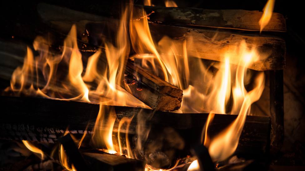 El truco casero para encender la chimenea sin tener que usar ni pastillas  ni papel: lo tienes en la cocina - Vivir - COPE