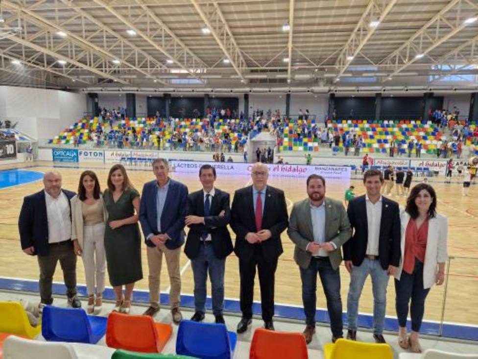 El Gobierno de Castilla-La Mancha apoya al Manzanares F.S. en su primer partido en el nuevo pabellón ‘Manzanares Arena’