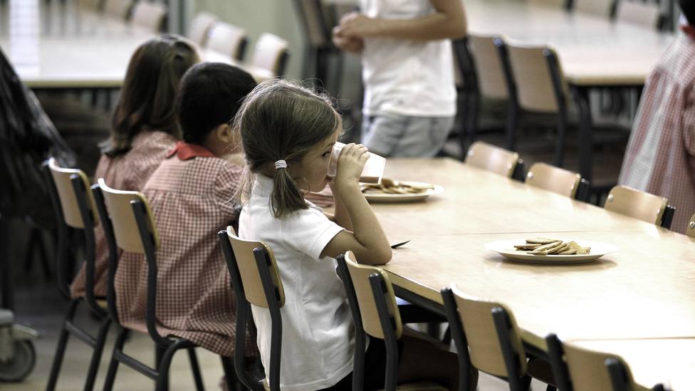La denuncia de una madre al ver lo que comen sus hijos en el comedor escolar