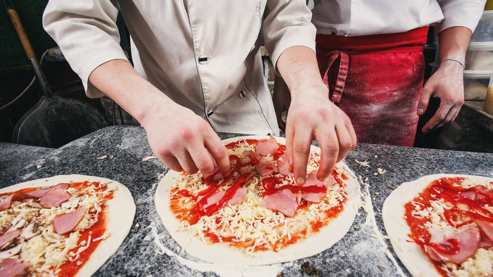 El error que cometes cuando preparas pizza casera y que echa a perder la masa: palabra de pizzero