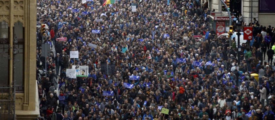 Vista de la manifestación celebrada este sábado en Barcelona bajo el lema Basta excusas. Acojamos ya, convocada por las entidades que impulsan la campaña Casa Nostra, Casa Vostra y que reclama la acogida de refugiados. EFE