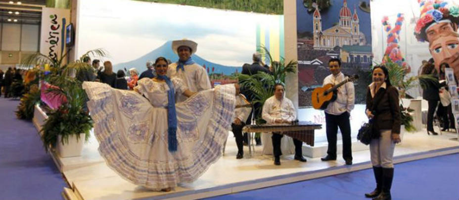 Muestra de baile tradicional en el stand de Nicaragua, en la 33 edición de la Feria Internacional de Turismo de Madrid. EFE