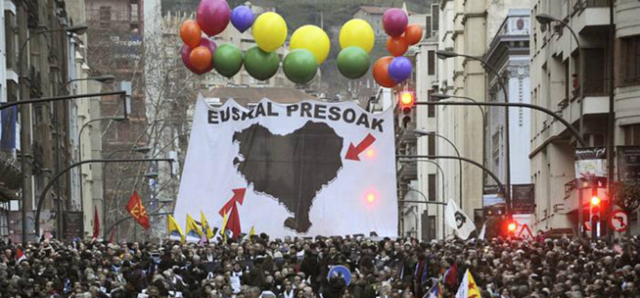 Manifestación en las calles de Bilbao a favor de los presos de ETA. EFE