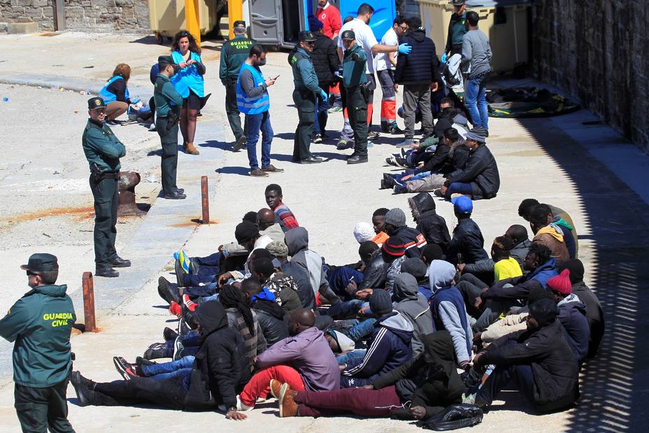 Rescatados 38 inmigrantes en el Estrecho y continúa búsqueda de desaparecidos