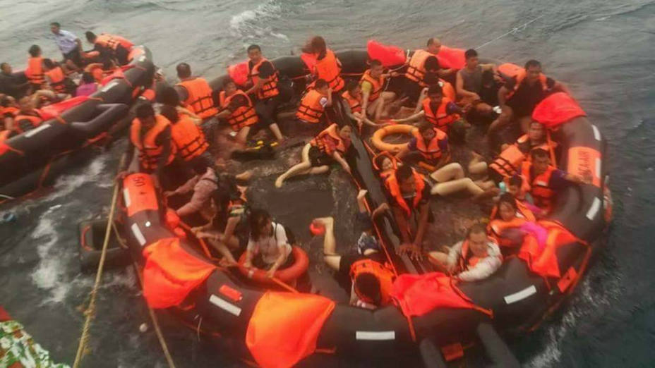 Al menos 49 desaparecidos y 89 rescatados en los dos naufragios de Tailandia