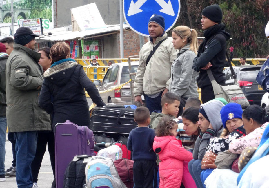 Venezolanos varados en la frontera piden una ruta humanitaria hacia Perú