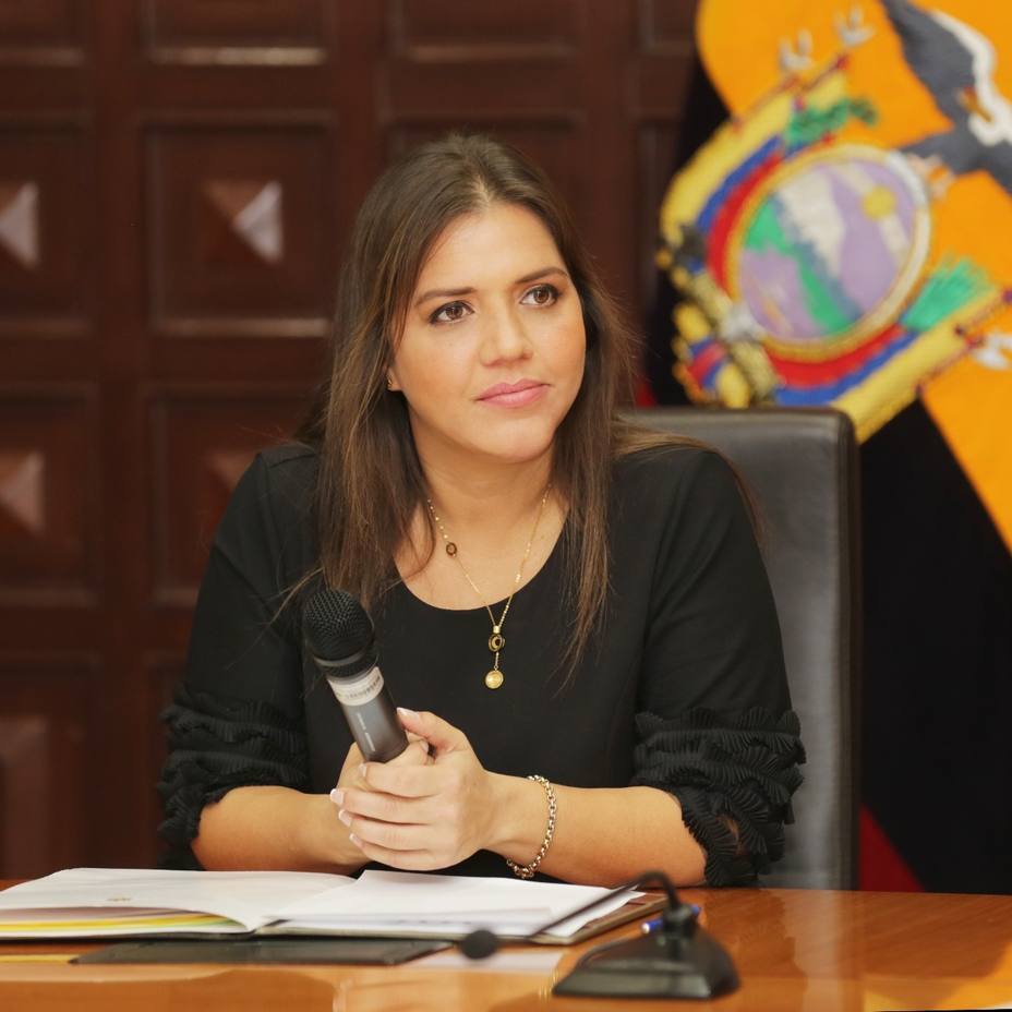 Lenín Moreno libera de sus funciones a su vicepresidenta, acusada de cobros indebidos