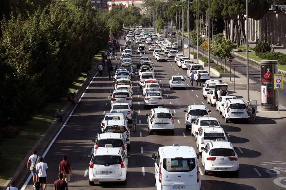 El Gobierno de Madrid rechaza la última propuesta de los taxis y seguirán en huelga