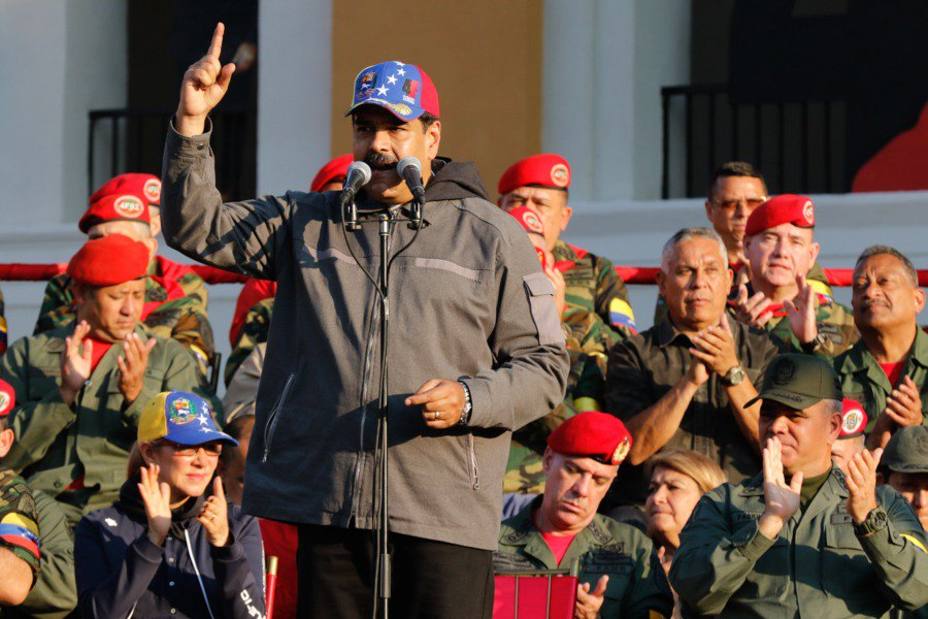 Maduro vuelve a amenzar: A Dios rogando con el diálogo y con el mazo dando con los fusiles