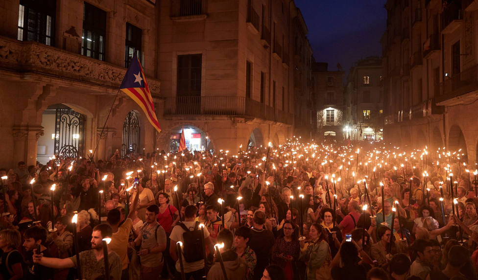 Por qué Cataluña celebra aquelarres independentistas con antorchas en plena noche
